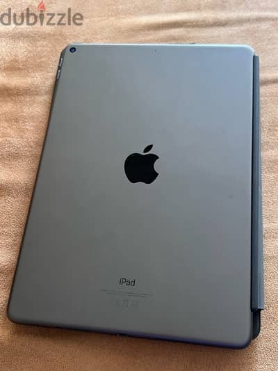 IPad Air 3rd generation (64 GB) with keyboard