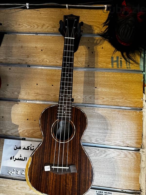 ukulele  اله اليوكيلي الرائعه 3