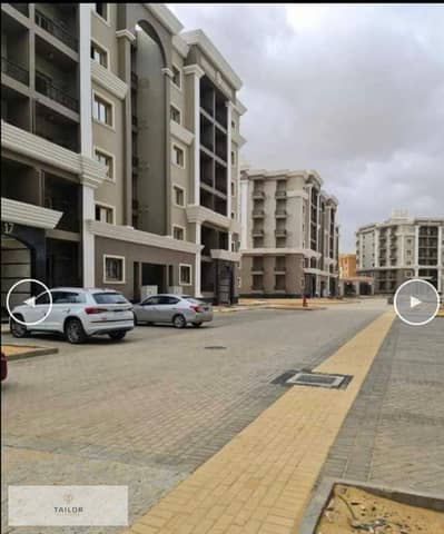 Apartment for sale in Al-Qadah Compound, Al-Gam'eyat Land - behind the American University and in front of Hyde Park Compound - at the cheapest price