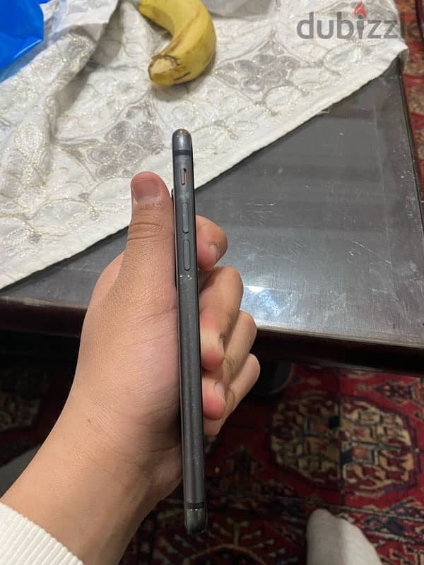 iPhone 8 نضيف جدا 4