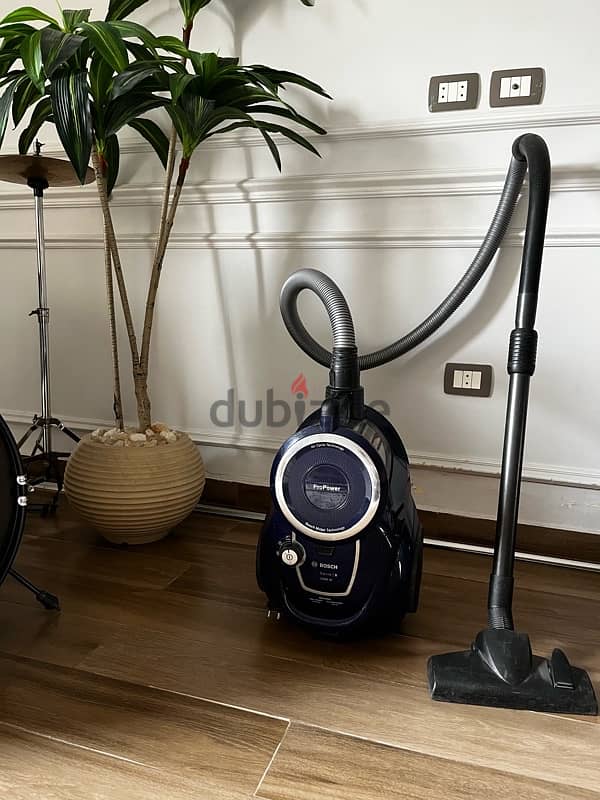 Bosch vacuum cleaner without a bag 0