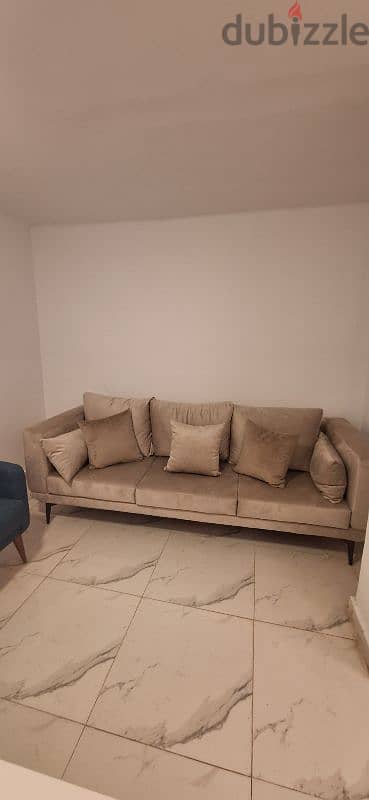 sofa like new