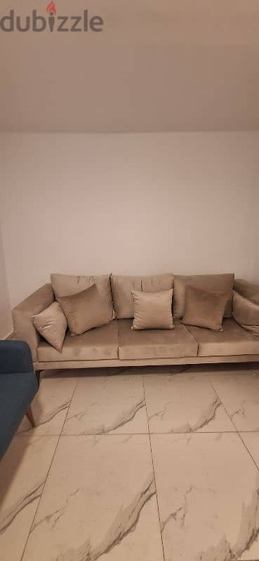 sofa like new 2