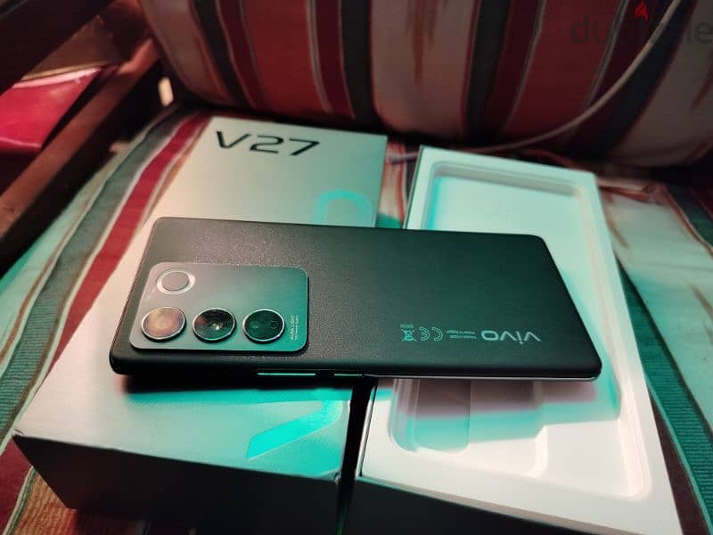 vivo v27 5g 256 الشاشه الايداج معي كل حاجه 1