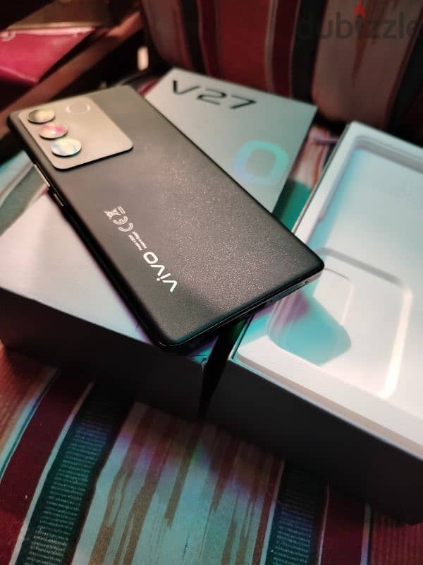 vivo v27 5g 256 الشاشه الايداج معي كل حاجه 3