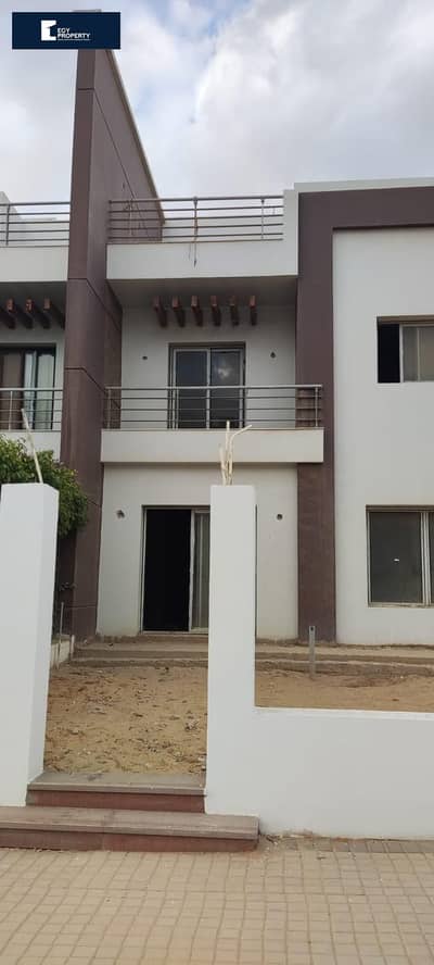 Best Price!! Ready to Move Townhouse Villa for sale in Hyde Park New Cairo ready to deliver now