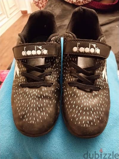 football shoes size 33