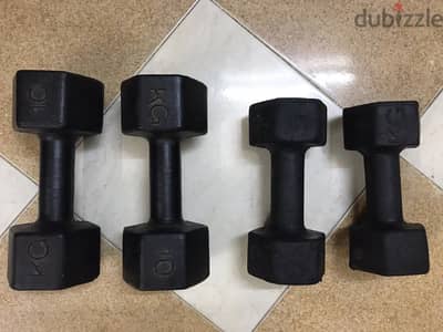 دمبل dumbell اتنين في 5 كيلو و اتنين في 10 كيلو إستعمال خفيف جداً