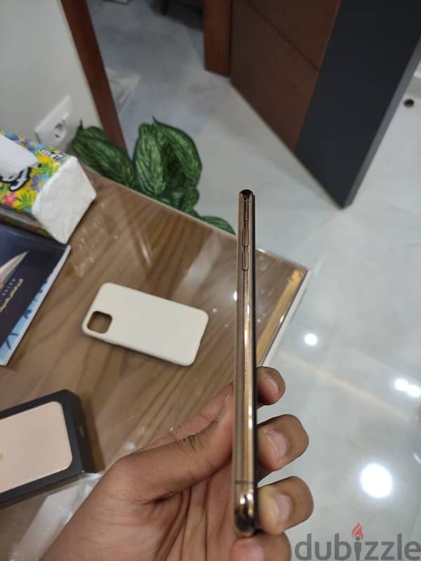 iphone 11 pro max like new 4