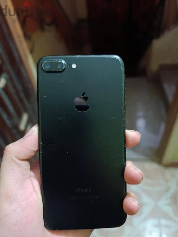 iphone 7plus مساحه ١٢٨ نموزج m  مغير شاشه  البصمه طلقه معاه شاحن وجراب 5