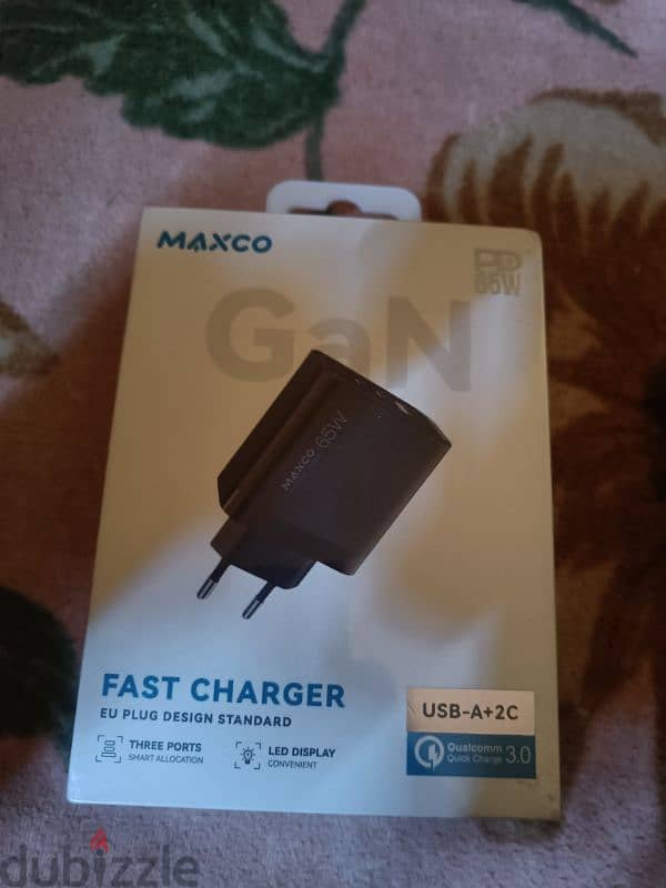 Maxco MC15E شاحن سريع GaN بقوة 65W PD ثلاثي المنافذ بمقبس أوروبي 2