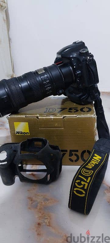 nikon D750 body only حالة ممتازة + بترى جريب + جر اب سيلكون