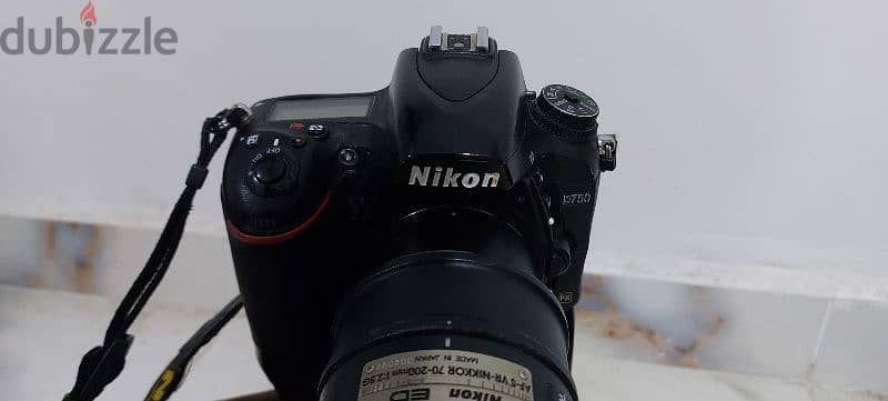 nikon D750 body only حالة ممتازة + بترى جريب + جر اب سيلكون 4