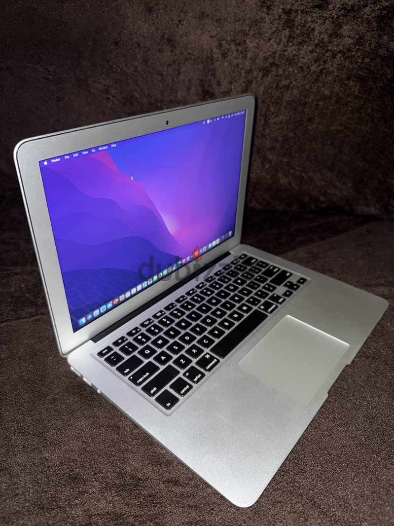 MacBook Air 2017 with box very new 0