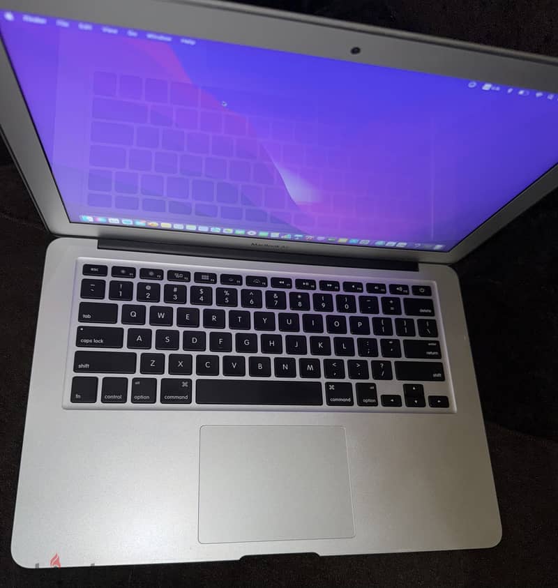 MacBook Air 2017 with box very new 4