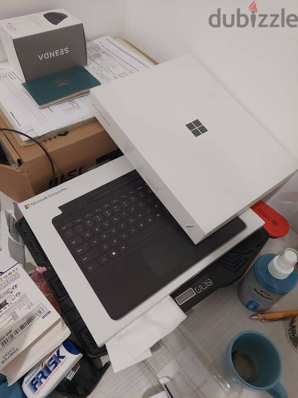 Microsoft Surface pro 11 + Copilot + keyboard and pen 3