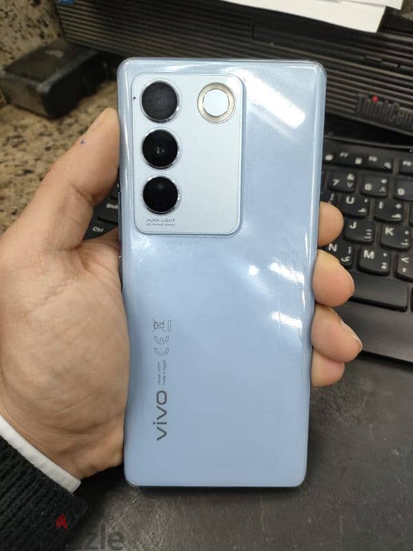 للبيع او البدل vivo v27 5g 3