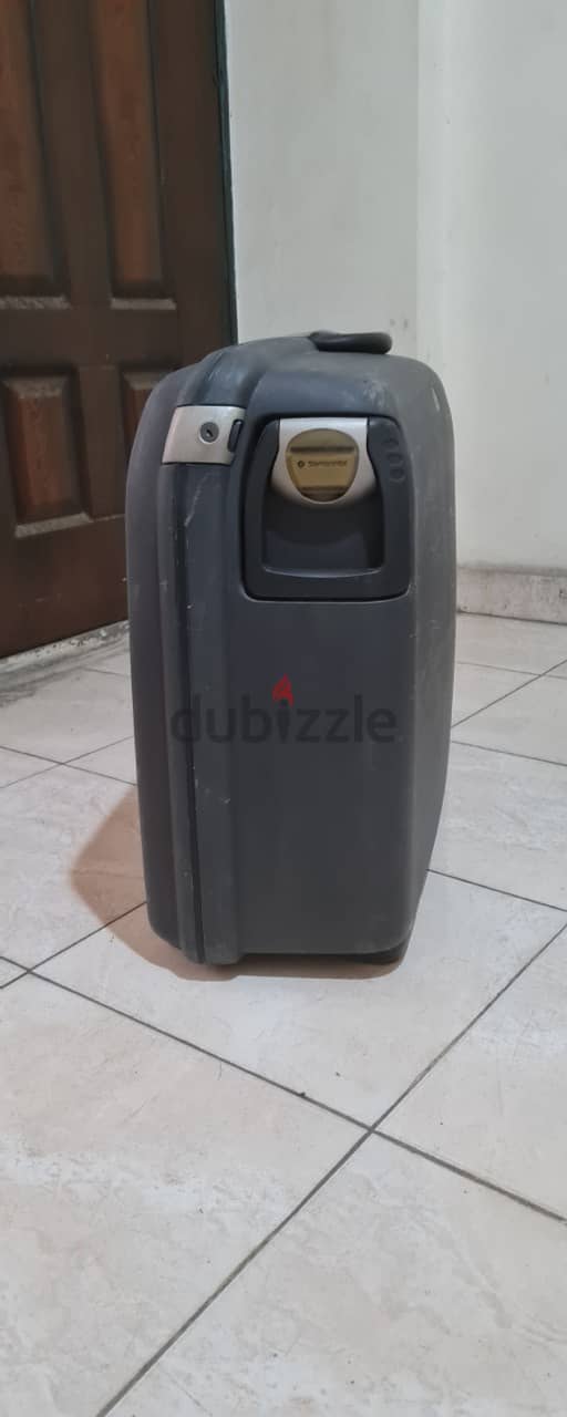 Samsonite Hard Suitcase - شنطة سفر سامسونايت 3