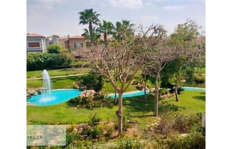 شقه استلام فوري متشطبه في lake view التجمع الخامس شارع التسعين وفندق DUSIT