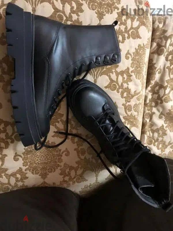 BERSHKA lace up BOOTS Size 42 3