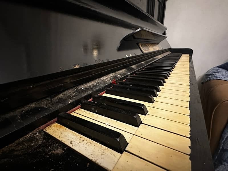 piano w. hartmann الماني انتاج ١٨٠٠ 3