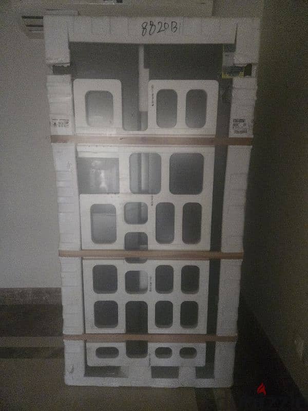 Brand New Samsung Fridge Black 4