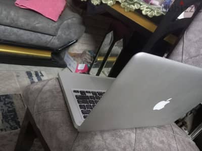 Macbook Pro 9,2 ماك بوك برو ٩،٢ بحاله ممتازه