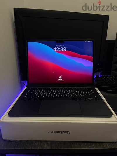 MacBook Air M2 Midnight - Like New