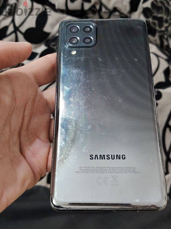 Samsung M62 العملاق 3