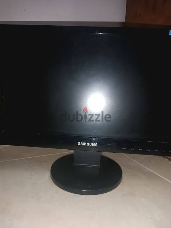 شاشه Samsung 18.5 بوصه مفيهاش خربوش واحد + box 1