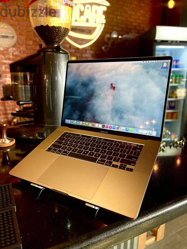 MacBook Pro 16-inch (2019) | Core i9 | 32 GB RAM | 512 SSD| GPU 4GB 0