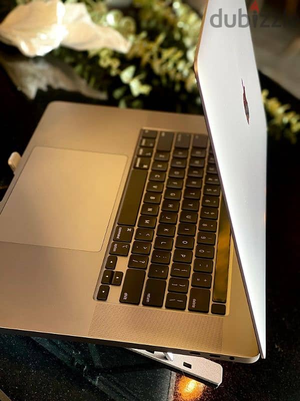 MacBook Pro 16-inch (2019) | Core i9 | 64 GB RAM | 512 Nvm | GPU 8GB 1