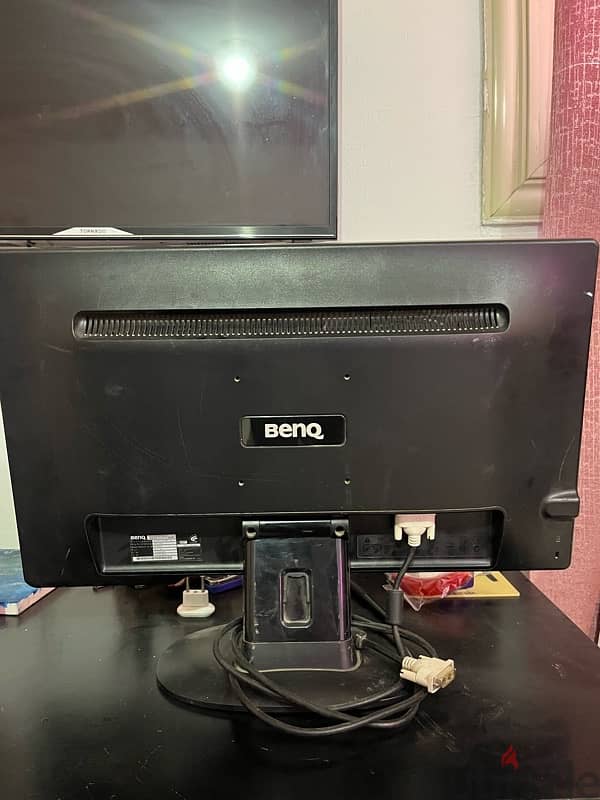 شاشة كمبيوتر benq ٣٢ بوصة + كيبورد dell 0