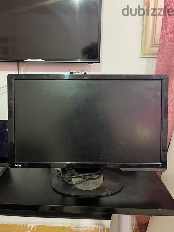 شاشة كمبيوتر benq ٣٢ بوصة + كيبورد dell 4