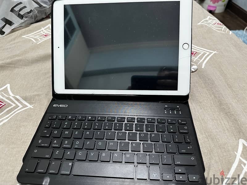 Ipad 9th generation 64GB wifi + Keyboard case 1