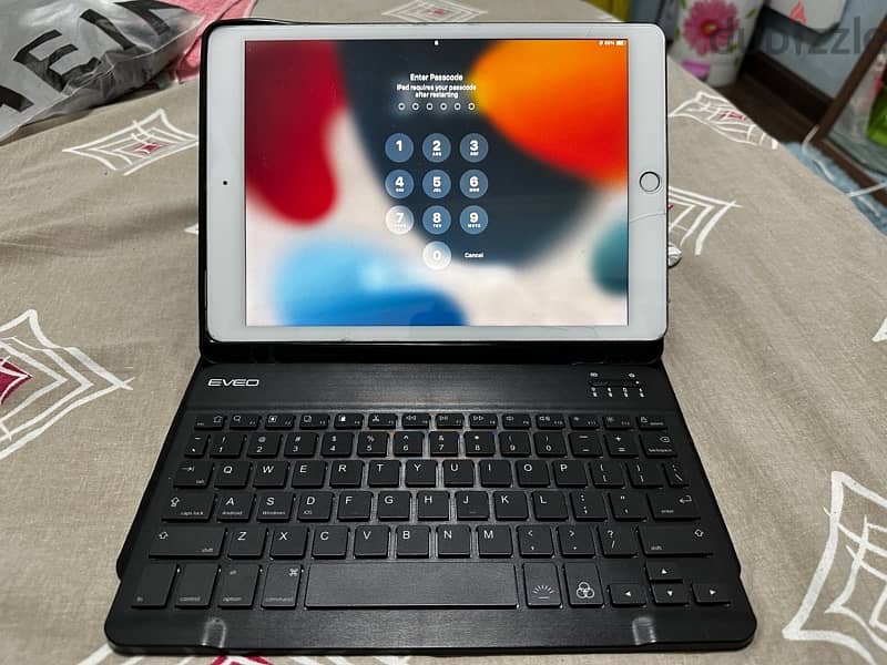 Ipad 9th generation 64GB wifi + Keyboard case 6