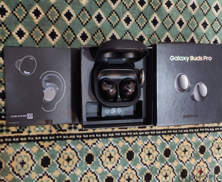 Galaxy bods pro good condition with all its properties + cover. 1