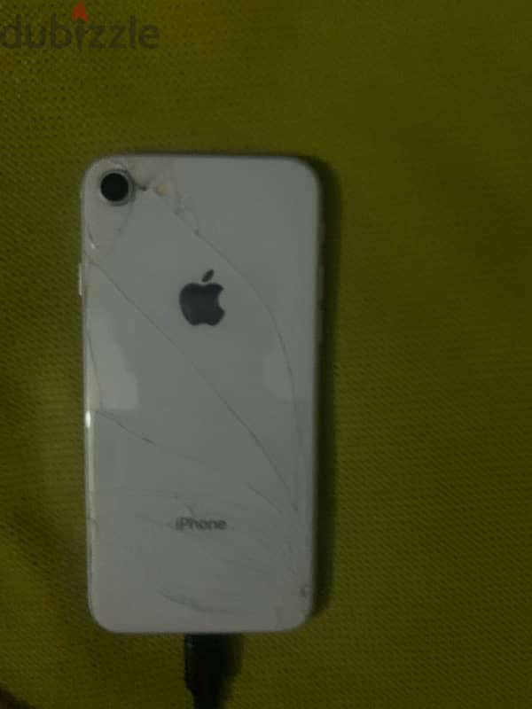 iPhone 8 كل حاجة شغالة كويس و من غير مشاكل 1