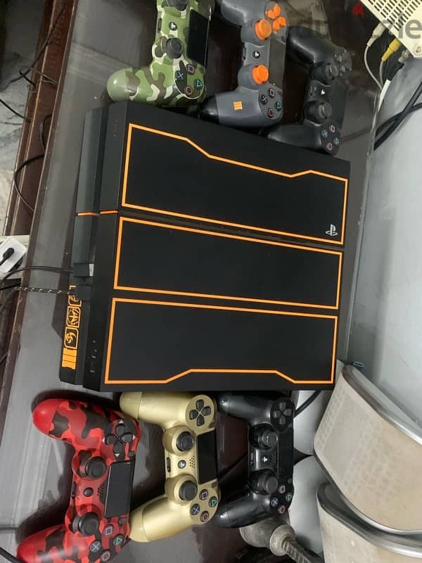 playstation 4 1Tb Black ops edition with everything 2