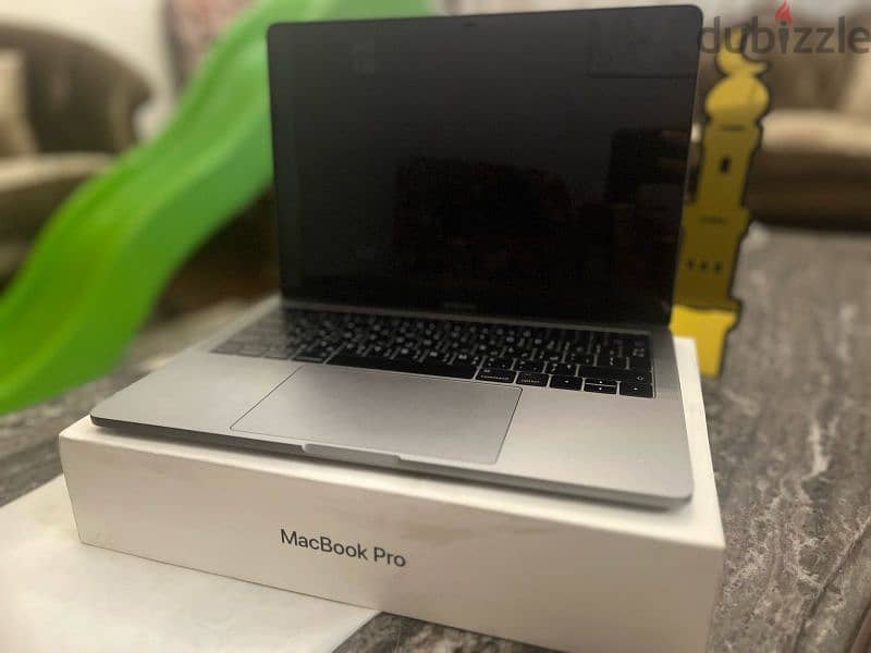 Apple macbook pro 2017 8