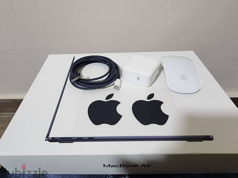 MacBook Air - M2 - 13 Inch + Magic Mouse 2