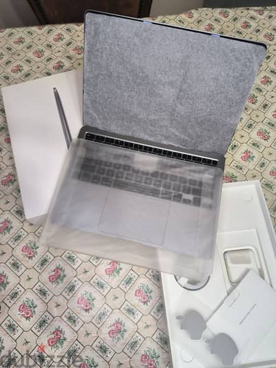 MacBook Air M1 100% 22 C. C Arabic English keyboard A+++ condition