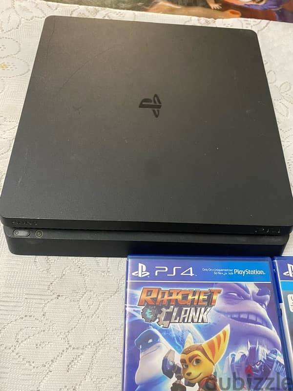 PS4 slim 1