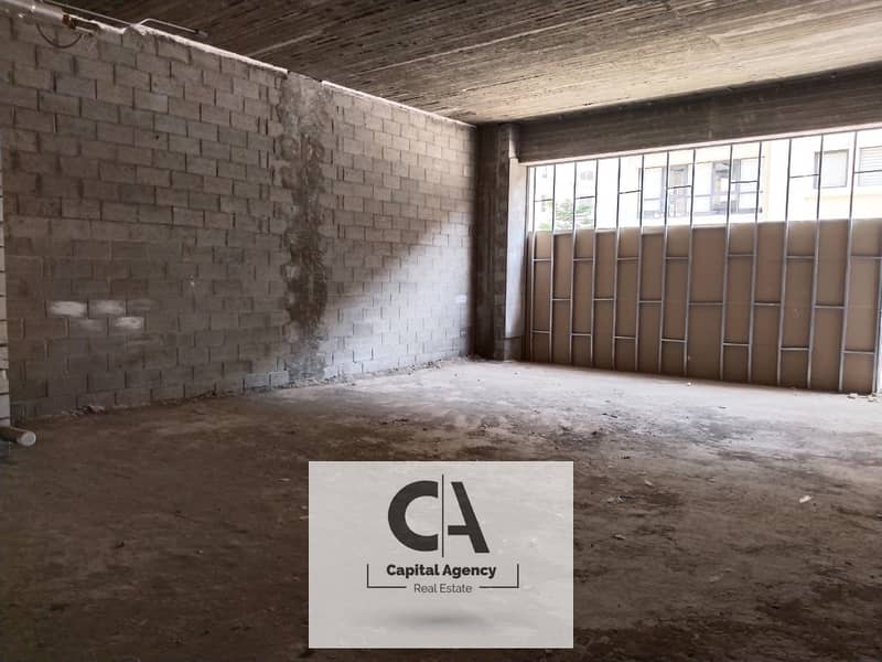 Commercial shop for rent 190 m, distinguished location in the banks complex and close to all transportation - Fifth Settlement 0