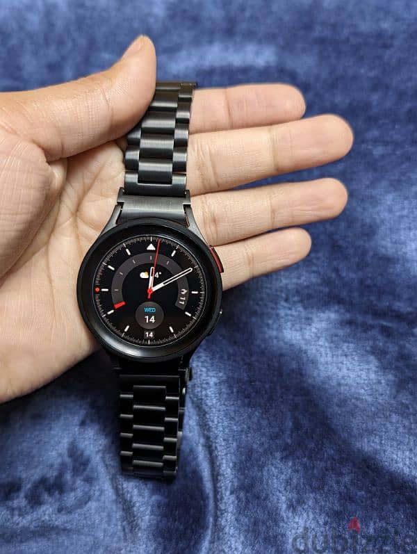 Galaxy Watch 5 Pro with all accessories 1