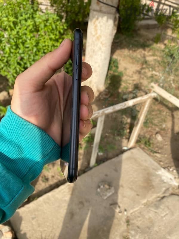 iphone Xr    64g 3