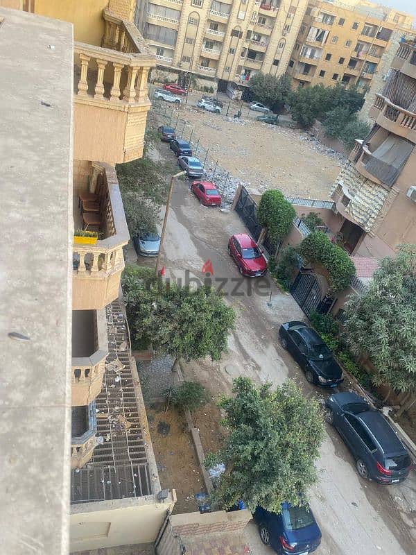 شقة فسيحة جميلة بجوار نادي والبوابة الثانية القديمة 0