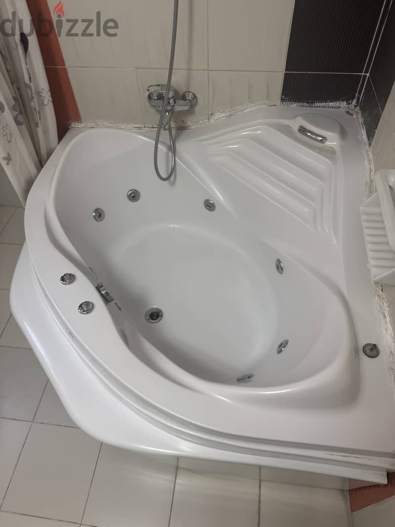 Jaccuzi بانيو چاكوزي ايديال استاندرد 0