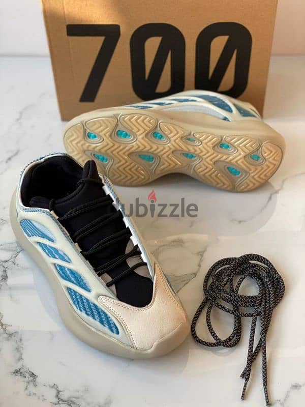 حذاء اديداس ايزي ٧٠٠ shoes adidas yezzy 700 اورجينال 0