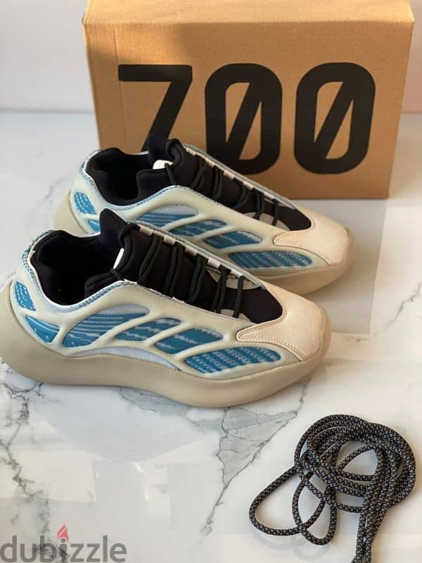 حذاء اديداس ايزي ٧٠٠ shoes adidas yezzy 700 اورجينال 1